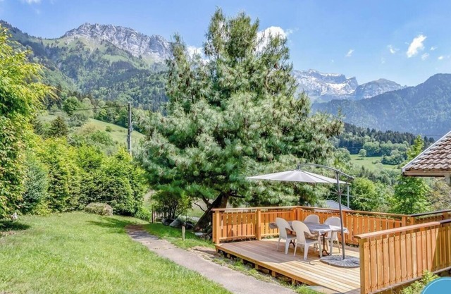 The Bergerie T3- view Mountains.