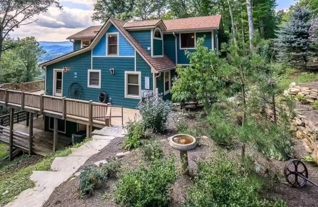The Best Of View - Pet Friendly! Beautiful mountain views just north of Boone!