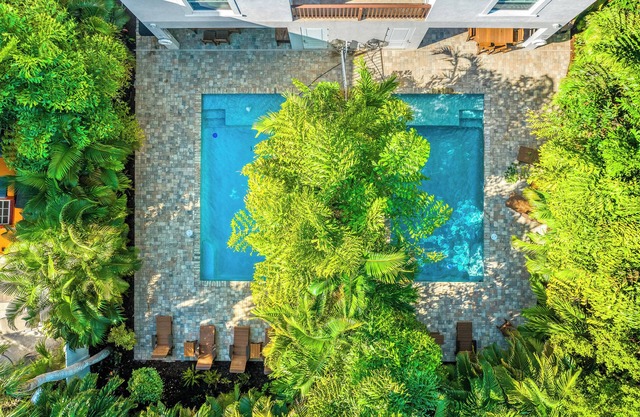 The Big Kahuna | SK Village, Pet Friendly, 2 Heated Pools, Elevator, Ping Pong Tables Steps to Beach