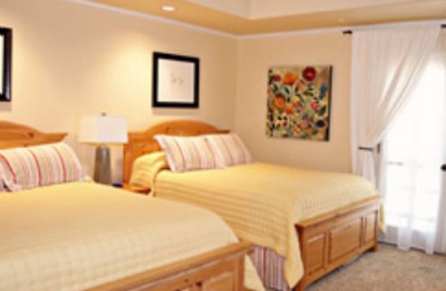 The Big Lazy Room with balcony