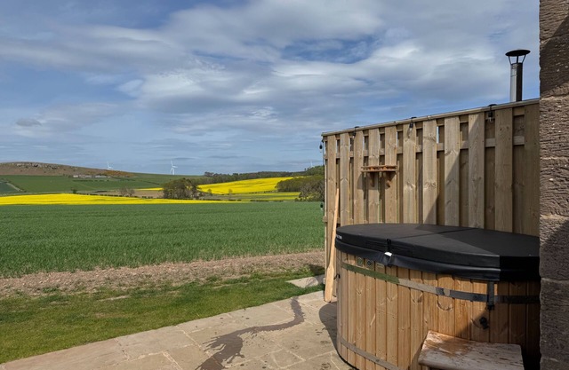 The Blacksmiths Shop hot tub cottage