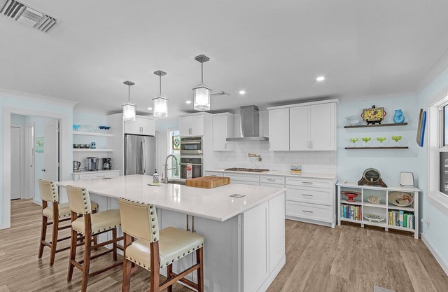 The Boat House! Home with 2 Living Spaces in Bokeelia, Sleeps 11!