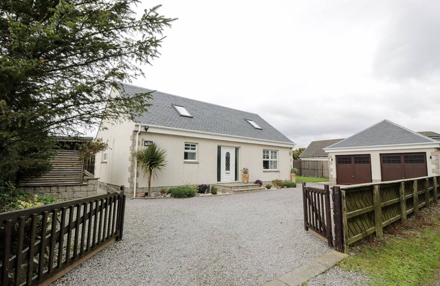 THE BOTHY, family friendly, country holiday cottage in Southerness