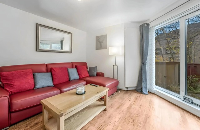 The Briery Home is a 3 bedroom modern house in the heart of Edinburgh