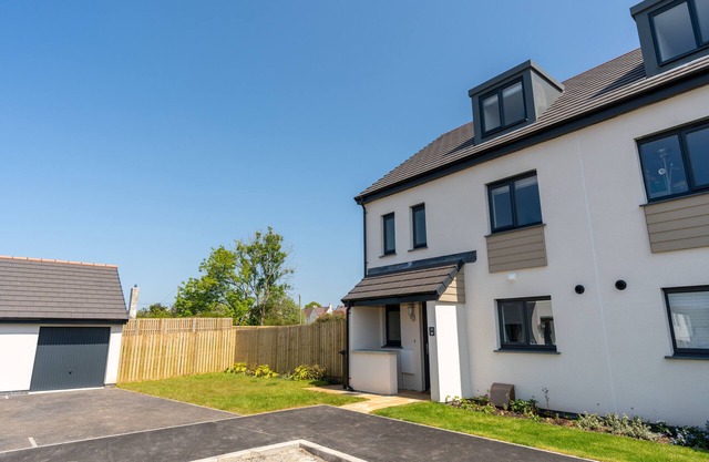 THE BRIGHT HOUSE, family friendly, with a garden in St Columb Major