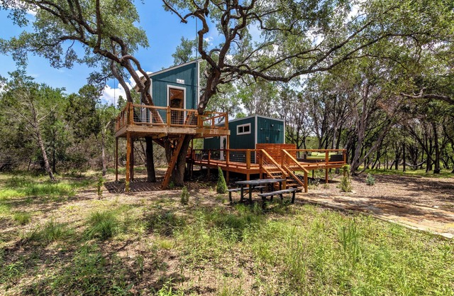 The Broken Tree Ranch: Tiny House & Treehouse in the Woods with Pool
