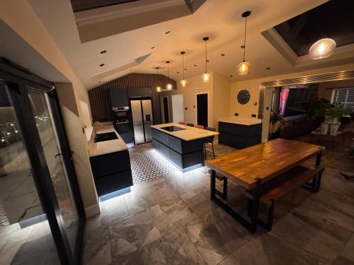 The Bungalow by The Garden Spa Stays, 4 bed, Sauna - Hot Tub - Ice Bath