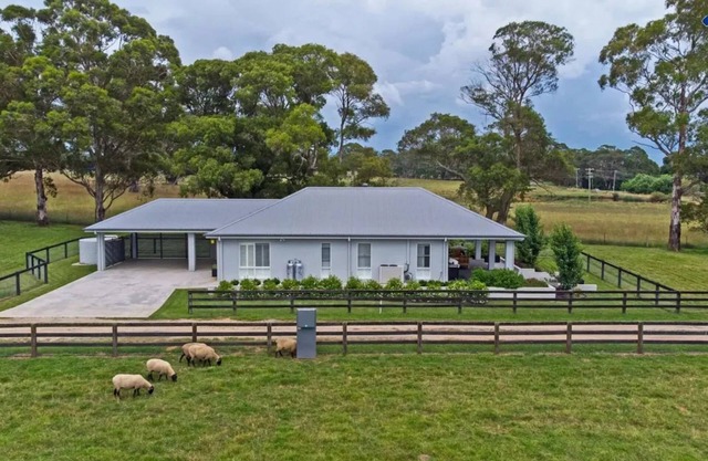 The Bunkhouse - quality, contemporary home