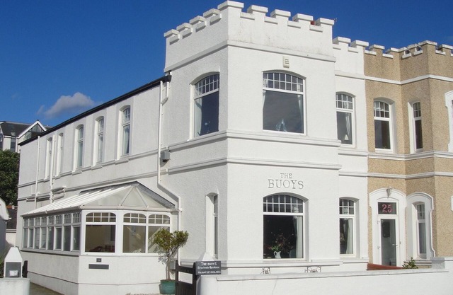 The Buoys - Beautiful beachside location, sunset views over Conwy Estuary
