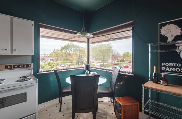 The Cambridge 2BR apartment in historic downtown