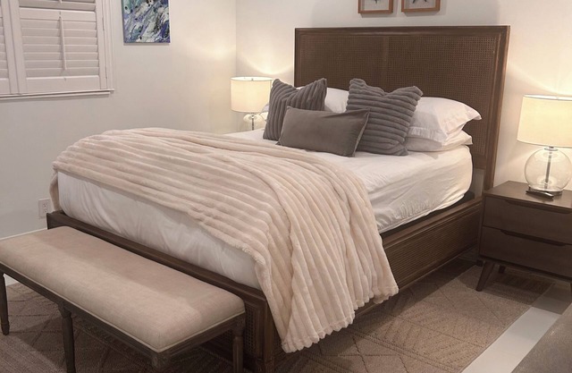 The Capri House: Fun, Grill & Beach Minutes Away