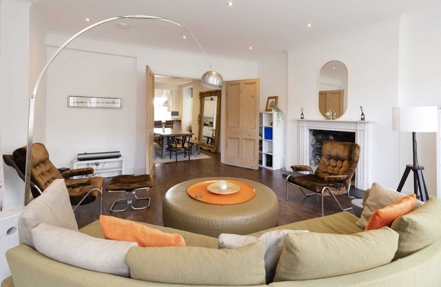 The Castle Duplex - 5 bed Old Town Home