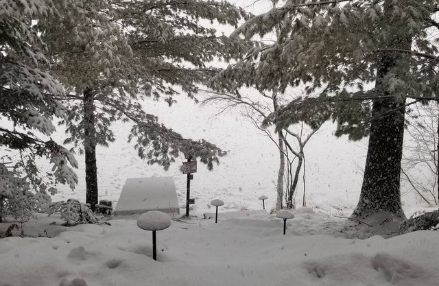 The Cedar Lakehouse - on beautiful Gilmore Lake