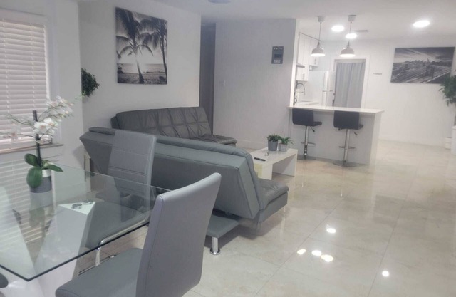 ♚The CHIC Apt♚2BR|Near Beach|Port|Airport|Las Olas