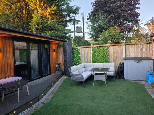 The Chill Garden Room