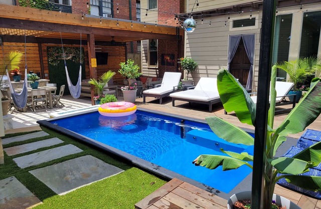 The Classy Craftsman - Beautiful Decor & Pool