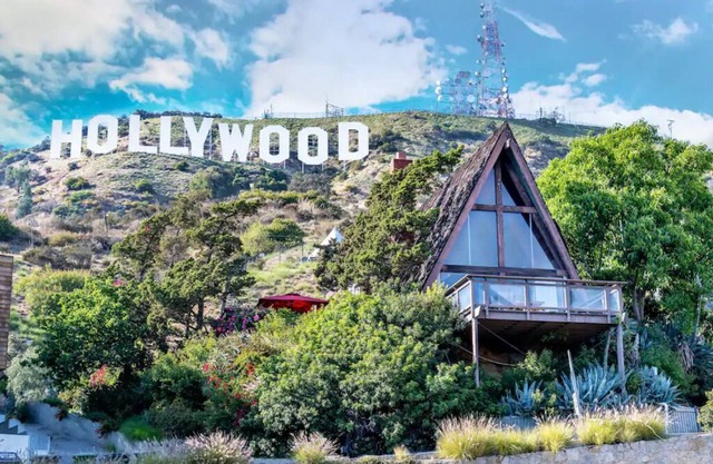 The Closest Home to The Hollywood Sign/HSR25-001176