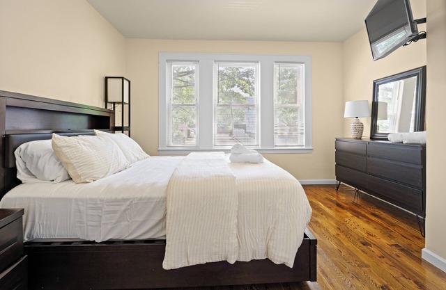 "The Commuter's Dream: Apartment close to NYC"