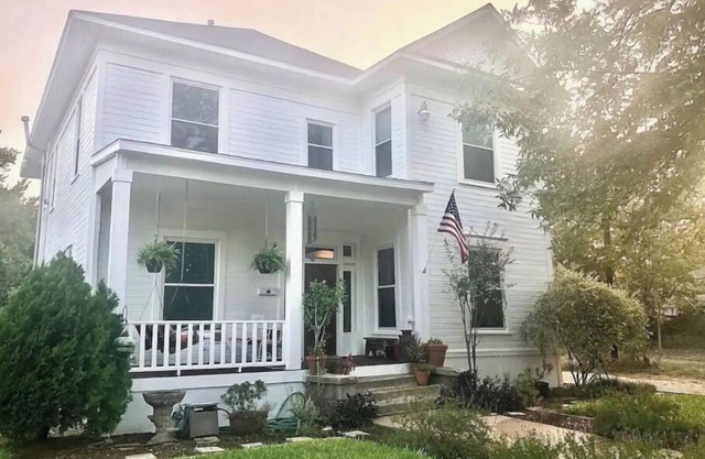 The Conner House-Walk to Magnolia!