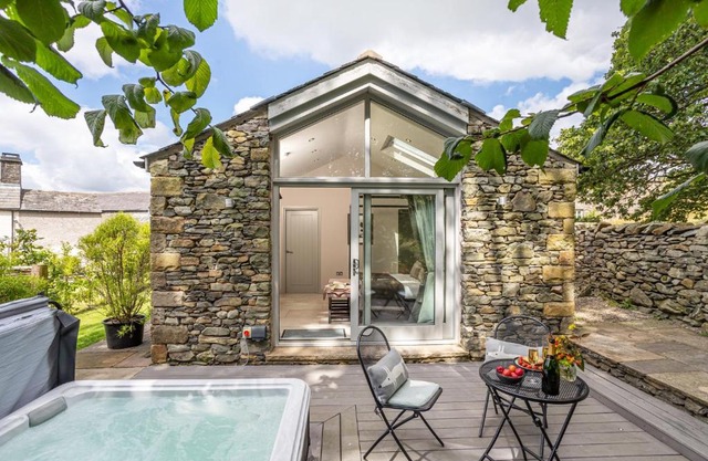 The Cow Shed - with hot tub