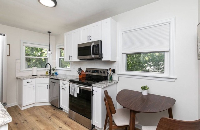 The Cozy Cottage - Entire house in Des Moines