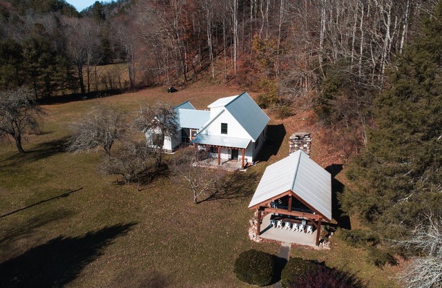 The Dogtrot in Dennis Cove - Creekside Cabin w/Sauna, Hot Tub & AT Trail Access