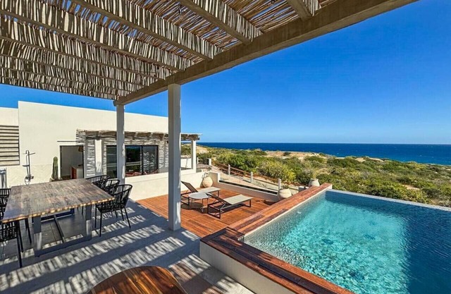 The Driftwood Loft @ New Seaside Villa w/Infinity Pool, Heated Spa, Beach & Surf