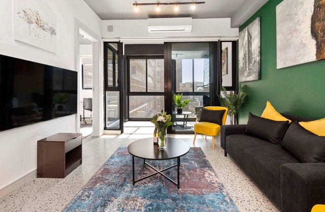 The Duke 2-Bedroom Gem with Rooftop Pool