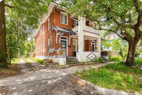 The Duval Den Getaway 2BR near Stadium!