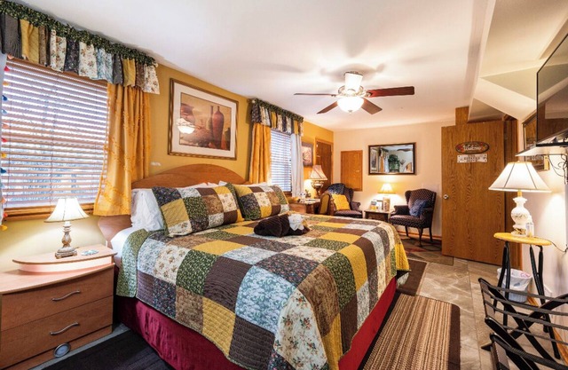 “The Estates Suite” PRIVATE BEDROOM in our Home and use of the Hottub.