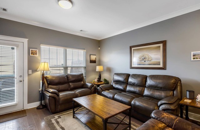 The Everett - Cozy Townhome in West Nashville