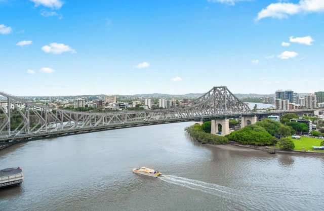 The Executive! 1Bed, 1Bath, 1Car, VIEWS ~ CBD