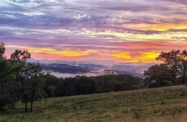 The Farm House w/spectacular views & HS Internet!