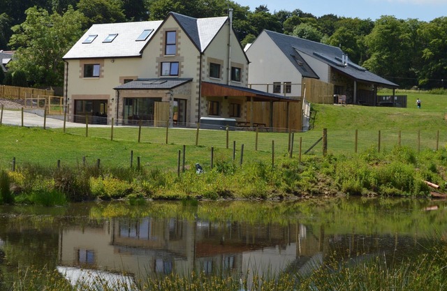 The Farmhouse - sleeps 14 guests in 5 bedrooms