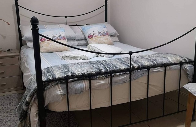 The Fifie - sleeps 6 guests in 3 bedrooms