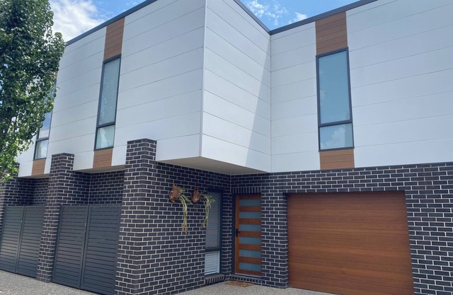 The Fitz - Central Wagga Luxury Townhouse