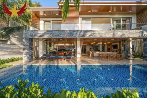 The Five Stars Villa 8 Bedrooms Beachfront