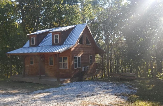 The Frontier - An Amish Built Deluxe Cabin