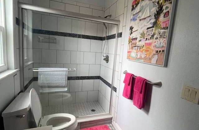 The Funky Chicken Lakefront & Heated Pool