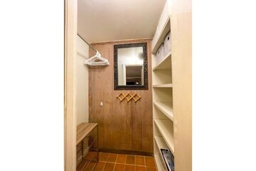 The Gables Hideout- Charming/Cozy/Private