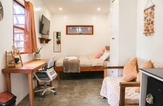 The Garden Room - Comfy apartment with workspace