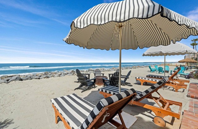 The Gaugain House · Oceanfront Gem, Sand, Surf + Sunsets