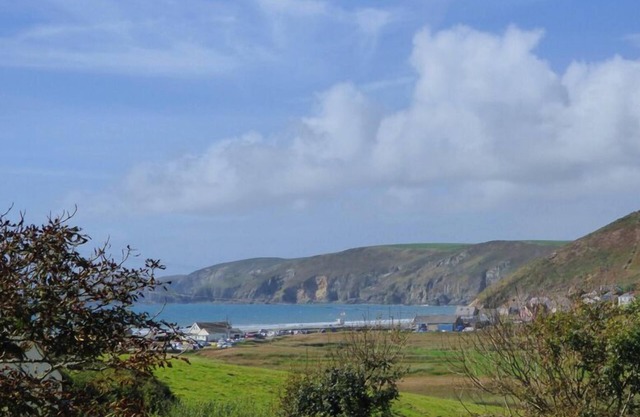 The Gazebo, Holiday Home Newgale, Sleeps 3, 2 bedrooms, bathrooms