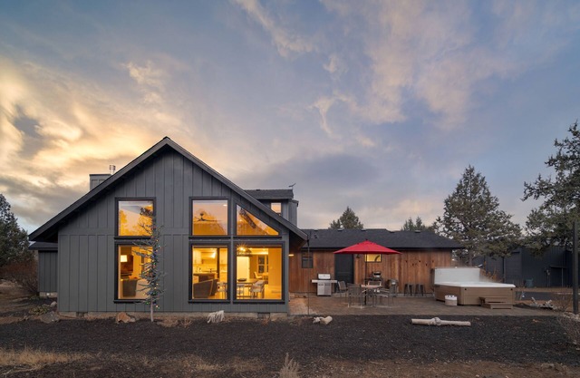 The Gem Estate by AvantStay | Modern Farmhouse w/Lavender Fields + Hot Tub