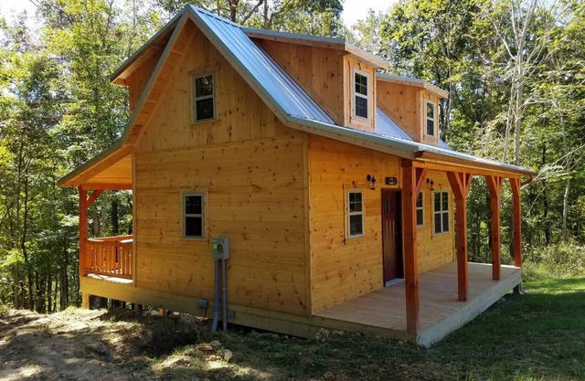 The Genoa - An Amish Built Deluxe Cabin