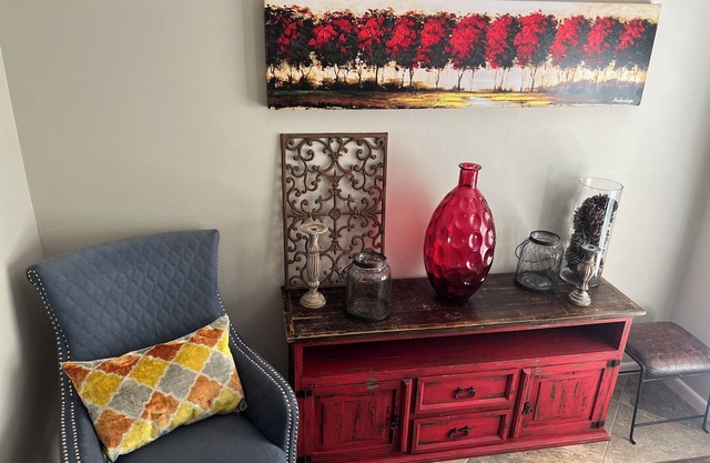 The Goode House - Spacious 5BR Home in Historic Southside, Walk to Kyle Field!