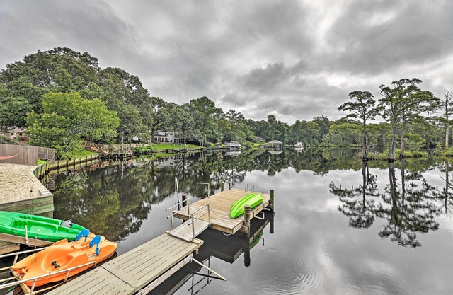 'The Gosling' Studio Cabin w/River Access!