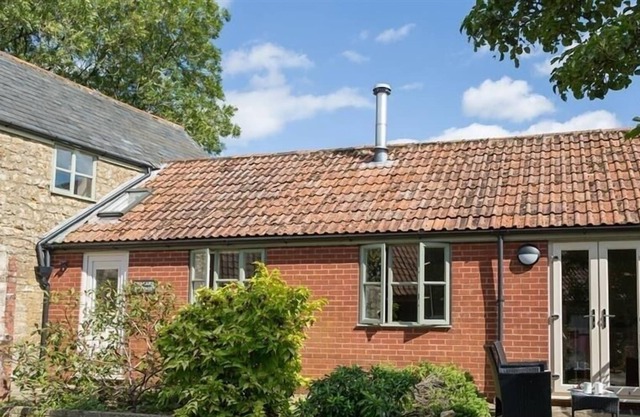 THE GRANARY, pet friendly, country holiday cottage in Beaminster