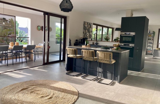 'The Grand' apartment, Jan Sofat, Apartment for 8 people near Jan Thiel on a luxury resort