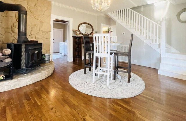 The Grand House - With Accessibility | Family Rooms | Fenced Yard | Dog Friendly